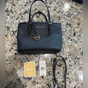 CHRISTMAS SALE 🖤 Michael Kors small purse